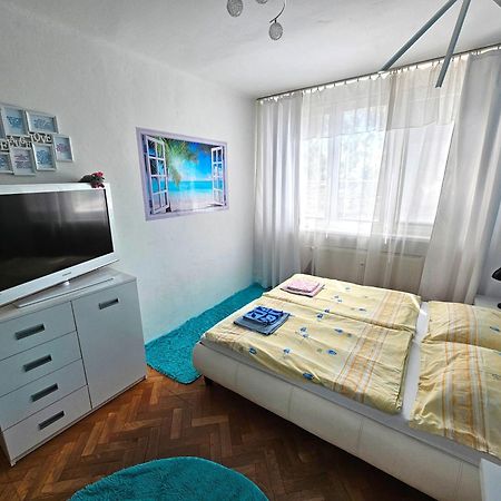 Cozy Blue Apartment Presov Bagian luar foto