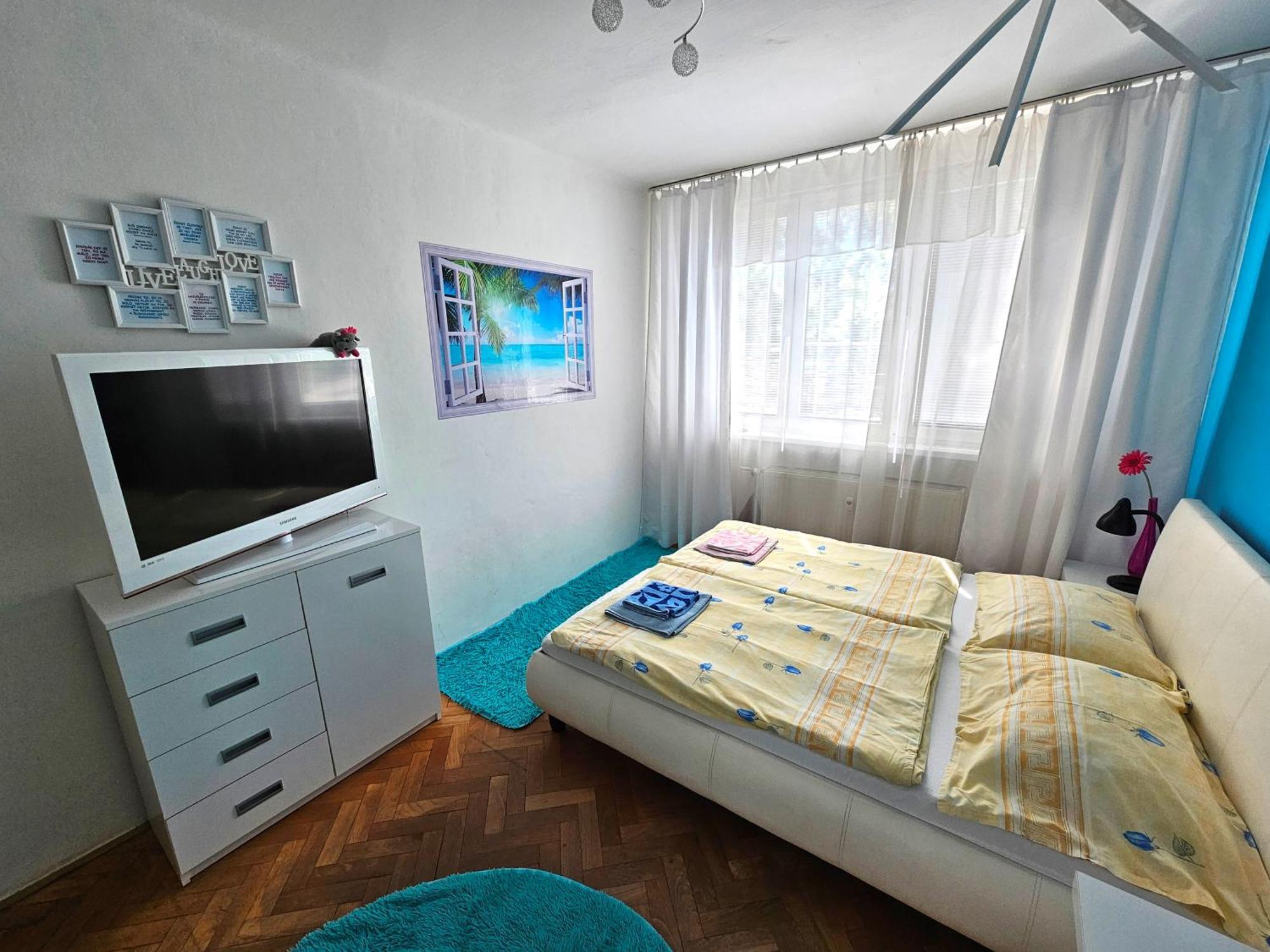 Cozy Blue Apartment Presov Bagian luar foto
