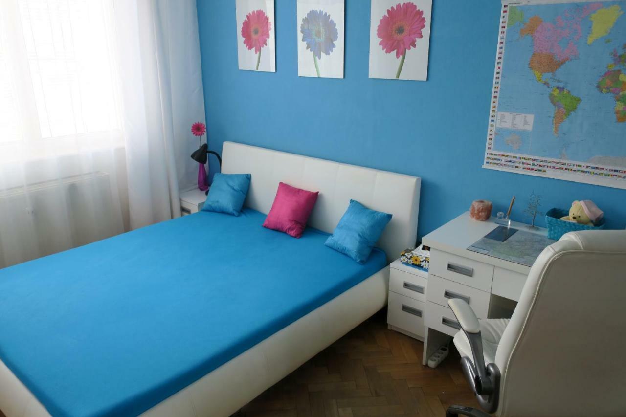 Cozy Blue Apartment Presov Bagian luar foto